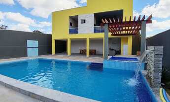 Imagem: Casa com piscinas, churrasqueira e área