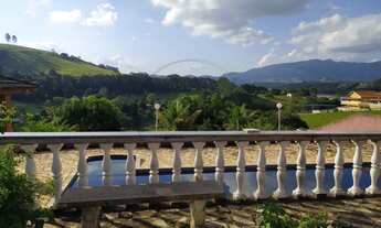 Imagem 5: Chácara de Luxo à Venda em Piracaia-SP: 4 Quartos, 2 Suítes, 1 Sala, 3 Banheiros, 10 Vagas