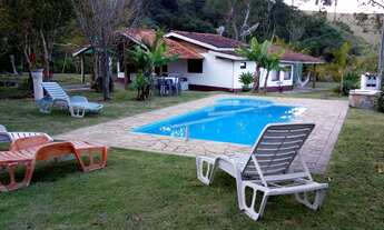 Imagem 2: Linda Chácara em Piracaia: 1600m², Piscina, Lago, Poço, e Mais!