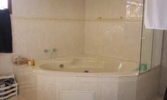 Imagem 7: Imperdível Casa à Venda em Atibaia-SP, Jardim Itaperi: 4 Quartos, 3 Suítes, 5 Banheiros, 5