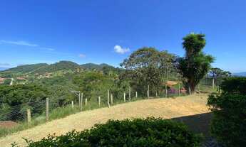 Imagem 2: Casa de campo em Condomínio à Venda em Piracaia-SP - 3 Quartos, 1 Suíte, 90m² de Área