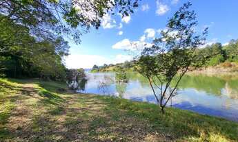 Imagem: Sítio à beira da represa em Piracaia