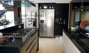 Imagem 2: Casa de Luxo em Condomínio Pitangueiras: 3 quartos, 3 suítes, 2 salas, 3 banheiros, 4 vaga