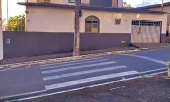 Imagem 2: CASA ANTIGA LOCALIZADA NO CENTRO DE POUSO ALEGRE-MG. IMÓVEL COM 400,00m2 DE ÁREA E APTIDÃO