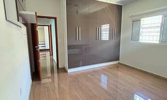 Imagem 2: Casa com área construída de 200,00 m², edificada em um terreno de 300,00 m², piscina, hidr