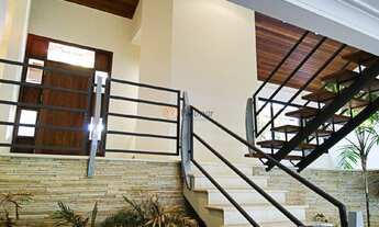 Imagem 4: Casa de Luxo em Condomínio: 4 Quartos, 4 Suítes, 4 Salas, 6 Banheiros, 5 Vagas de Garagem