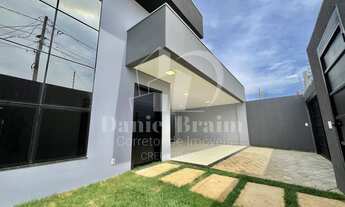 Imagem: Casa com piscina a venda no parque da cidade