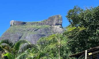 Imagem: Vista panorâmica para o oceano e Pedra