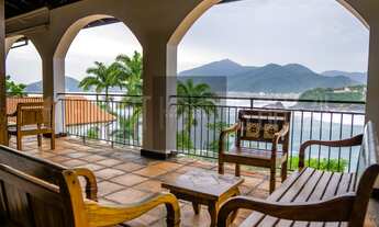 Imagem: Casa de Luxo em Condomínio à Venda em