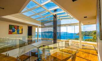 Imagem 2: Casa moderna em Ubatuba com 4 suítes- ambiente climatizado toda mobiliada