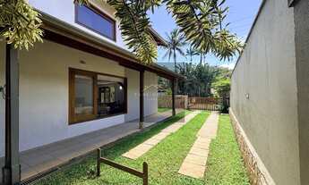 Imagem 3: Casa em condomínio na praia do Lázaro à venda em Ubatuba-SP - 5 quartos, 4 suítes, 2 salas