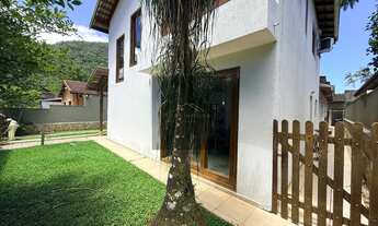 Imagem 2: Casa em condomínio na praia do Lázaro à venda em Ubatuba-SP - 5 quartos, 4 suítes, 2 salas