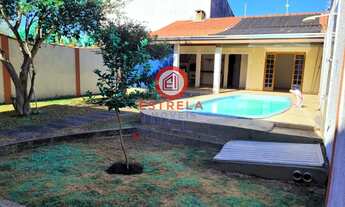 Imagem: Casa com 03 suítes, piscina, churrasqueira