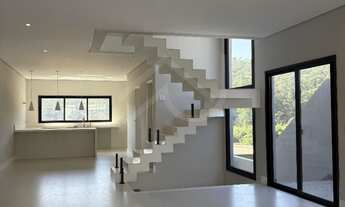 Imagem 5: Casa de Luxo à Venda em Cajamar-SP, Bairro Portais (Polvilho) - 3 Quartos, 3 Suítes, 2 Sal