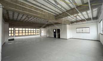 Imagem 7: Salão Comercial de Alto Padrão para Locação em Cajamar-SP, Bairro Portais: 2 Salas, 4 Banh