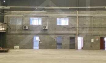 Imagem 2: Galpão Industrial para Locação em Cajamar-SP, Bairro Guaturinho: 1 Sala, 4 Banheiros, 6 Va