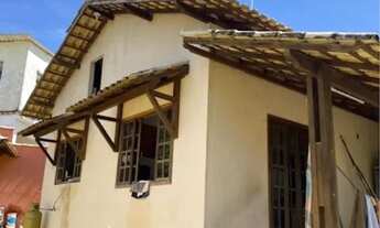 Imagem: Casa linear colonial no centro da Pedra