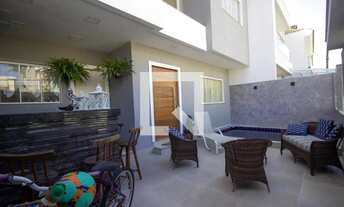 Imagem: Vargem Pequena Casa Triplex em Condomínio