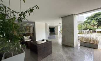 Imagem 6: Apartamento de 2 Quartos na Barra da Tijuca com Vista Mar e Lazer Completo - Imperdível!