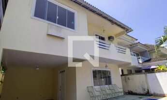 Imagem: Casa triplex de luxo em condomínio na Vargem