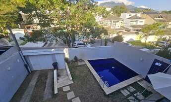 Imagem 6: Casa de Luxo à Venda no Vale do Ipê - Pechincha, Rio de Janeiro-RJ: 4 Quartos, 2 Suítes, 5