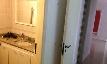 Imagem 4: Apartamento à venda na Barra da Tijuca - RJ com 2 quartos, 1 suíte e vista parcial do mar