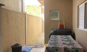 Imagem 4: Casa - 2 Dormitorios(1 suíte com planejado), WC. social, Sala pé direito 4mts., integrada