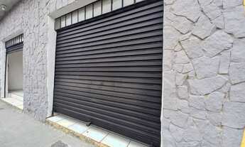 Imagem 1: Salão com 36,70m², WC., Cozinha e Depósito. Excelente localização, em frente ao Cato super