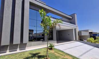 Imagem: Casa de alto padrão com 3 suítes e 4 vagas