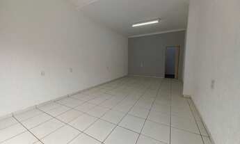 Imagem 3: Salão com 36,70m², WC., Cozinha e Depósito. Excelente localização, em frente ao Cato super