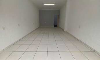 Imagem 2: Salão com 36,70m², WC., Cozinha e Depósito. Excelente localização, em frente ao Cato super