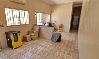 Imagem 5: Casa com 3 Dormitórios, WC. Social, Sala, Cozinha americana, Lavanderia, Despensa, WC e 5