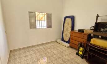 Imagem 4: Casa com 3 Dormitórios, WC. Social, Sala, Cozinha americana, Lavanderia, Despensa, WC e 5