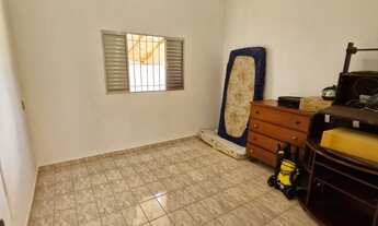 Imagem 3: Casa com 3 Dormitórios, WC. Social, Sala, Cozinha americana, Lavanderia, Despensa, WC e 5