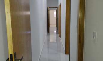 Imagem 6: Casa com 03 dormitórios sendo uma suíte, cozinha, lavanderia, wc social, garagem e sala