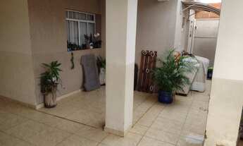 Imagem 2: VENDE-SE EXCELENTE IMÓVEL COM ÓTIMA LOCALIZAÇÃO COM