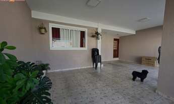 Imagem 2: Sobrado - 3 dormitorios, todos com armarios (sendo 2 suítes e uma com sacada), wc. social