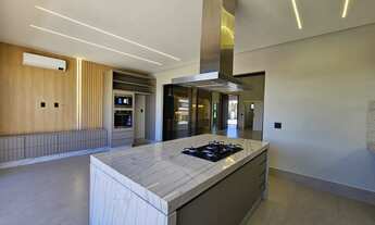 Imagem 5: Casa de alto padrão em condomínio: 3 quartos, 3 suítes, 2 salas, 2 banheiros, 2 vagas na F