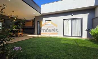 Imagem 2: Casa de Alto Padrão em Condomínio - 3 quartos, 1 suíte, 2 salas, 4 banheiros, 4 vagas, 216