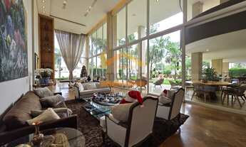 Imagem: Luxuosa casa em condomínio à venda em