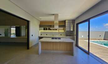 Imagem 4: Casa de alto padrão em condomínio: 3 quartos, 3 suítes, 2 salas, 2 banheiros, 2 vagas na F