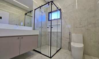 Imagem 2: Casa de alto padrão em condomínio: 3 quartos, 3 suítes, 2 salas, 2 banheiros, 2 vagas na F