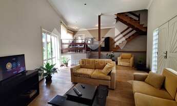 Imagem: Sobrado com fundo para Área de Preservação