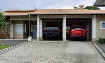 Imagem 2: Casa à venda em Joinville-SC: 4 quartos, 1 suíte e 284m² no bairro Espinheiros!