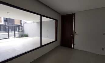 Imagem 5: Imperdível! Geminado de alto padrão com 3 suítes e 184,70m² no Saguaçu, Joinville-SC. Agen