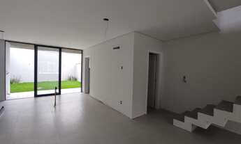 Imagem 7: Imperdível! Geminado de alto padrão com 3 suítes e 184,70m² no Saguaçu, Joinville-SC. Agen