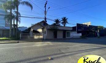 Imagem 6: 3 dormitórios, 2 banheiro, 2 vagas na garagem, 267M² de Área Construída