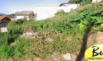 Imagem: Terreno com frente diferenciada no bairro