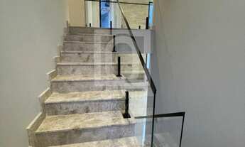 Imagem 4: Casa nova à vendo no Alphaville com piscina de borda infinita e área gourmet