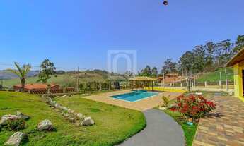 Imagem 3: Chácara com piscina à venda próxima à Represa de Itupararanga